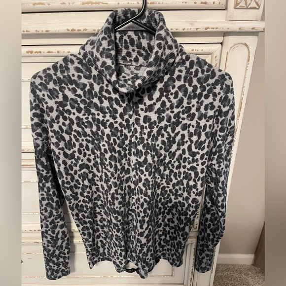 Waffle Knit Leopard Shirt Size Small - Picture 1 of 3